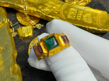 Load image into Gallery viewer, 1715 FLEET SHIPWRECK EMERALD &amp; AMETHYST RING PIRATE GOLD COINS TREASURE JEWELRY