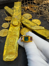 Load image into Gallery viewer, 1715 FLEET SHIPWRECK EMERALD &amp; AMETHYST RING PIRATE GOLD COINS TREASURE JEWELRY