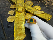 Load image into Gallery viewer, 1715 FLEET SHIPWRECK EMERALD &amp; AMETHYST RING PIRATE GOLD COINS TREASURE JEWELRY