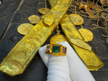 Load image into Gallery viewer, 1715 FLEET SHIPWRECK EMERALD &amp; AMETHYST RING PIRATE GOLD COINS TREASURE JEWELRY