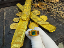 Load image into Gallery viewer, 1715 FLEET SHIPWRECK EMERALD &amp; AMETHYST RING PIRATE GOLD COINS TREASURE JEWELRY