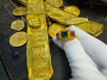 Load image into Gallery viewer, 1715 FLEET SHIPWRECK EMERALD &amp; AMETHYST RING PIRATE GOLD COINS TREASURE JEWELRY