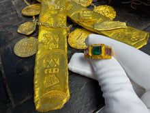 Load image into Gallery viewer, 1715 FLEET SHIPWRECK EMERALD &amp; AMETHYST RING PIRATE GOLD COINS TREASURE JEWELRY