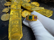 Load image into Gallery viewer, 1715 FLEET SHIPWRECK EMERALD &amp; AMETHYST RING PIRATE GOLD COINS TREASURE JEWELRY