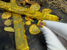 Load image into Gallery viewer, 1715 FLEET SHIPWRECK EMERALD &amp; AMETHYST RING PIRATE GOLD COINS TREASURE JEWELRY