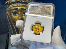 Load image into Gallery viewer, ROMAN EMPIRE &quot;AUGUSTUS&quot; 27BC AUREUS NGC CH VF 5X2 ANCIENT GOLD COINS CAESAR